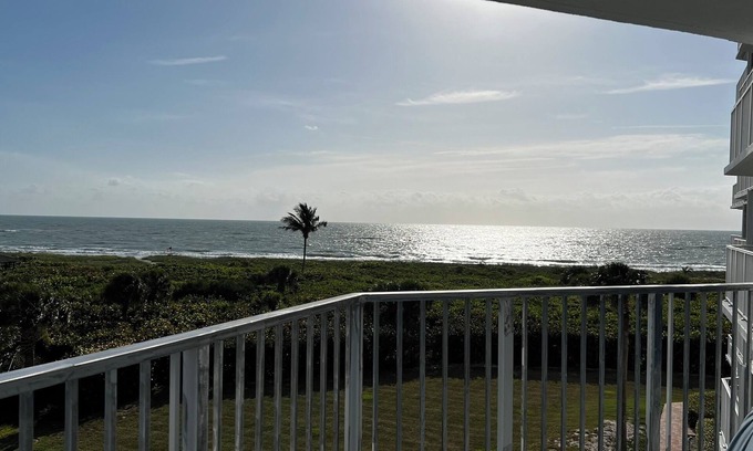 Fort Pierce Shores Condo | 3-bdr , 2bth condo Ocean front in N. Hutchinson Island Fl, w/fitness room, WiFi
