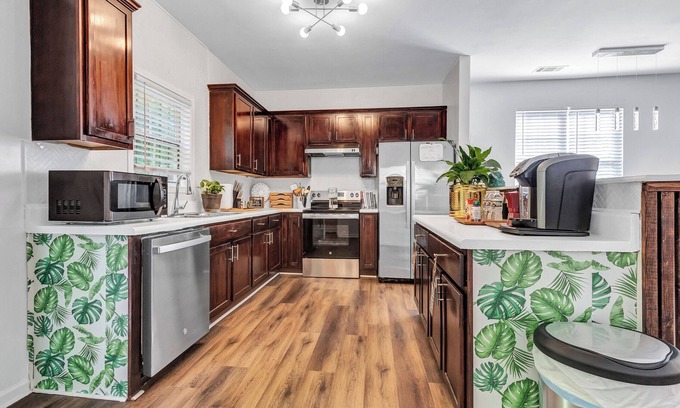 Collier Heights House | 3 BDR 3BA WHOLE HOUSE, 3 DECKS, NEAR DOWNTOWN ATLANTA, BELTLINE, AIRPORT & AUC