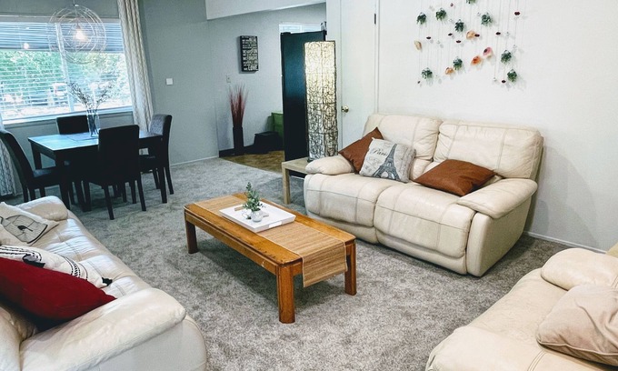 Redding Apartment | 3 Bdrm, Downtown Apartment Near Hospitals & Cafes