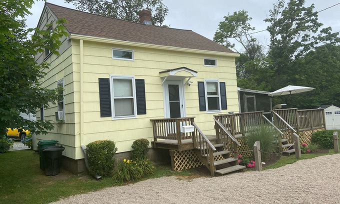 Narragansett Pier House | 3 Bed 1.5 bath cottage in walking distance to Narragansett Town Beach & Pier