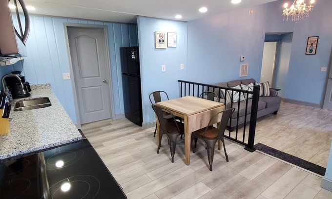 Rehoboth Beach Apartment | 3 bed 1 bath apartment "unit 2" Located in Lewes