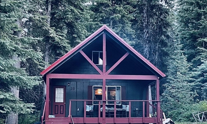 Cascade Cabin | 3 Bed/1 Bath Retreat in the Mountains