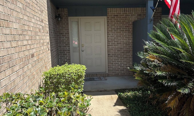 Niceville House | 3 bed 2-1/2 bath Townhome in quiet residential neighborhood of Niceville!