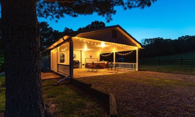 Steelville Cabin | 3 Bed 2 Bath Cabin on 300 acre Cattle Farm with Hot Tub and Private River Access