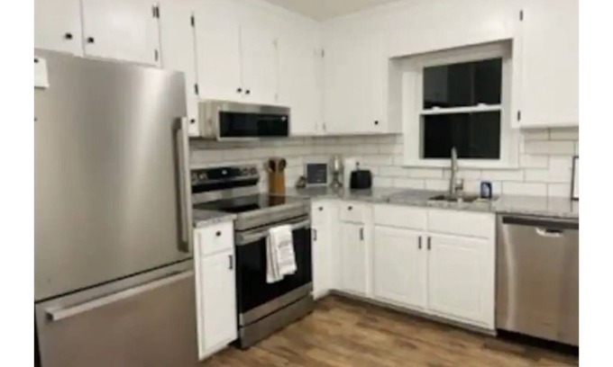 Clayton House | 3 bed 2 bath home in downtown Clayton