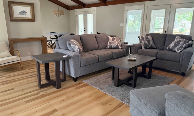 Valdosta House | 3 bed/2 bath home minutes from I-75 and Wild Adventures; WiFi, laundry, kitchen