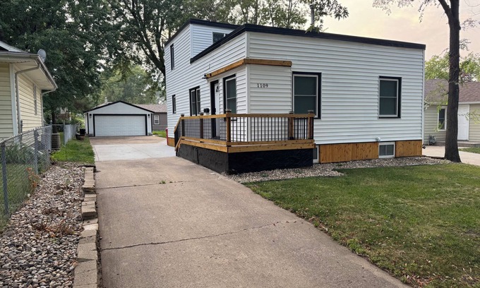 Sioux Falls House | 3 bed 2 bath modern style home! Walk to Avera and close to Downtown.