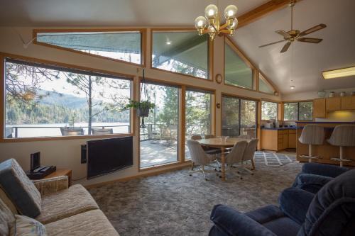 Hayden House | 3 Bed 2 Bath Vacation home in Lake Coeur d'Alene
