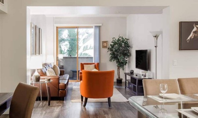 Westwood Apartment | 3 bed, 2 full bath Apt on the Wilshire Corridor