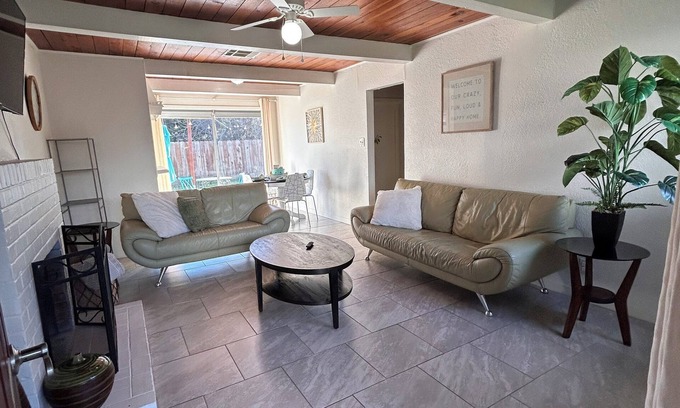 Merced House | 3 bed 2bath Pet friendly