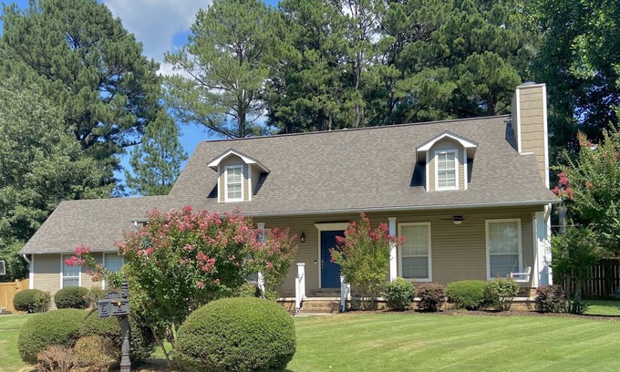 Jacksonville House | 3 Bed-3.5 bath upstairs with an additional Sunroom lights in rooms❤️