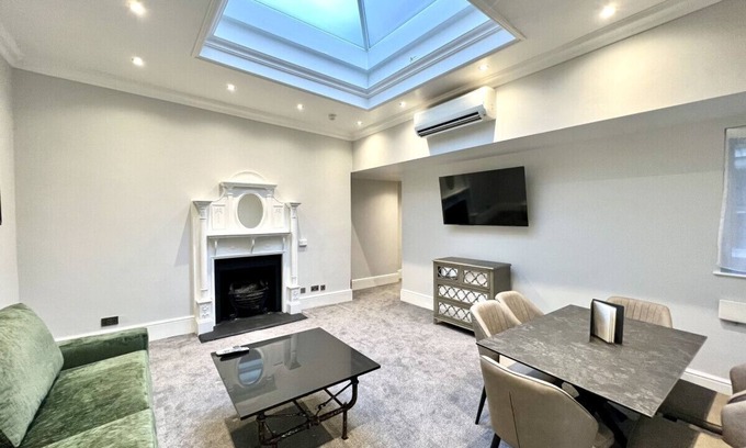 City of Westminster Apartment | 3 bed/3 Bath Brand New Flat, Patio, Sky TV, AC