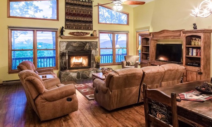 Sylva House | 3 Bed 3 Bath Vacation home in Sylva