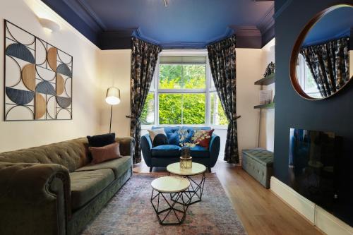 Doncaster House | 3 bed city centre, FREE parking, Contractors, Long Stays