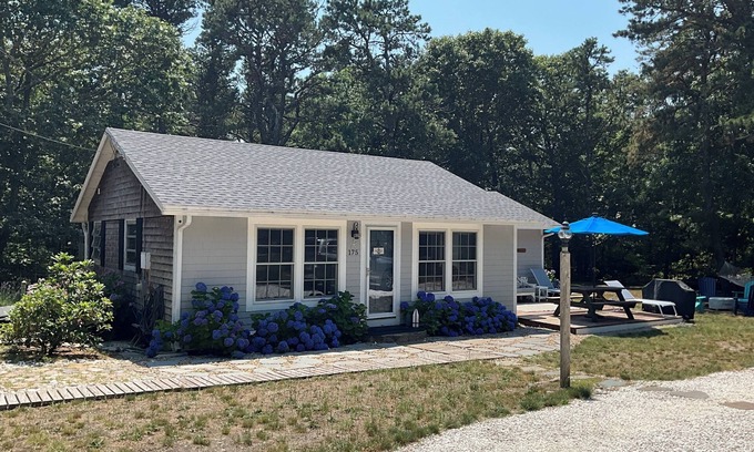 North Eastham House | 3 bed cottage, short walk to bayside beach down quiet sandy road, pet friendly