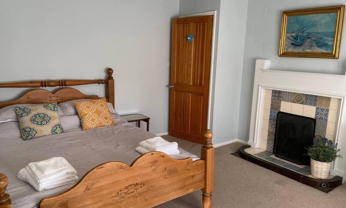 Scarborough Cottage | 3 Bed Cottage - Sleeps 5 - Wifi - Pets - Parking