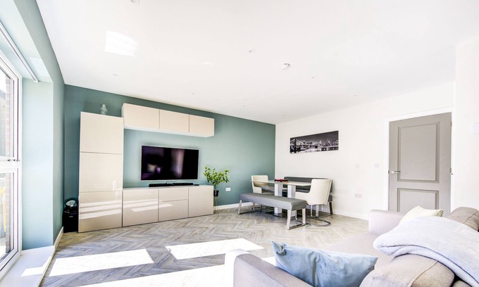 Hacton House | 3 Bed house in Romford-Hornchurch/ Greater London