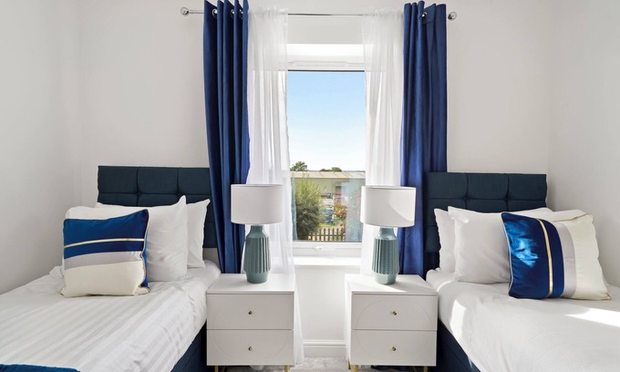 Sittingbourne House | 3 Bed House | Murston | Sleeps 7 | Free Parking | Contractors | Families