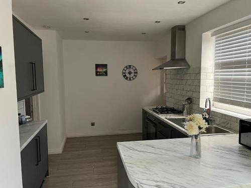 Broadheath House | 3 Bed house Near Manchester Airport