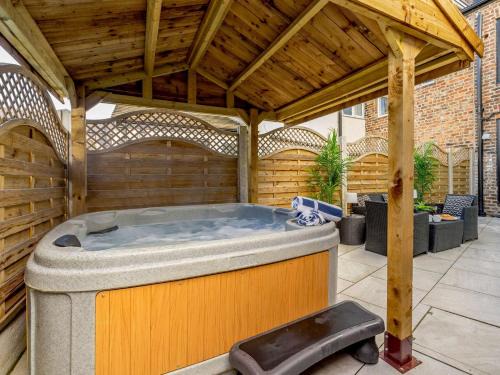 Great Ayton House | 3 Bed House With Hot Tub Great Ayton - TOP Terrace