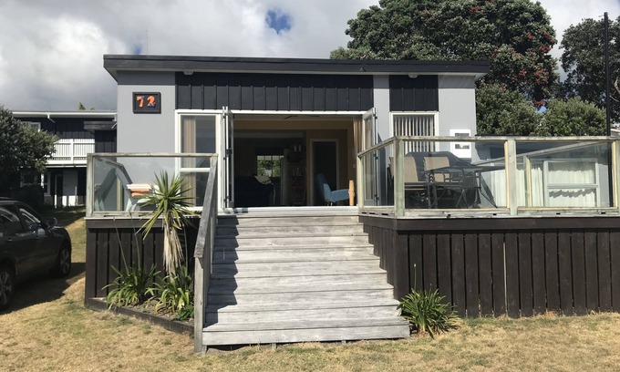 Waihi Beach House | 3 bed Kiwi Bach by the Beach