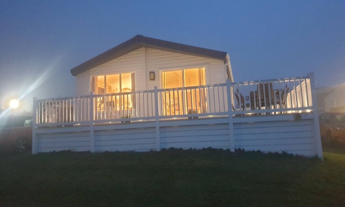 Eyemouth Cabin | 3-Bed Lodge with SeaView-Fireplace-Garden-FreeP