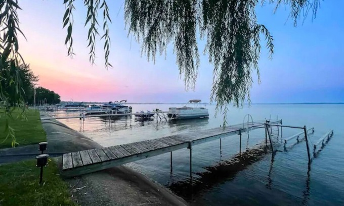 Houghton Lake House | 3-Bed Modern Cabin with Over 40 Ft of Waterfront, Private Dock, and Boat Lift