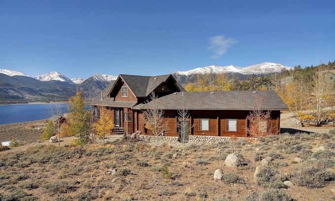 Twin Lakes Cabin | 3 Bed Mountain Cabin with Hot tub, unbelievable lake and mountain views!
