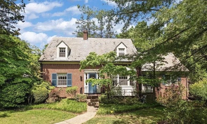 Bethesda House | 3 Bedroom-2.5 Bath in Bethesda, near Chevy Chase, DC Area