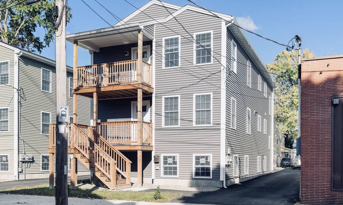 Upper South Providence Apartment | 3 Bedroom 2 bath cozy apartment — Just 5 minutes from Downtown!