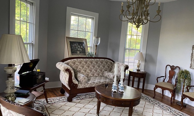 Summit House | 3 bedroom 2 bath Historic Home