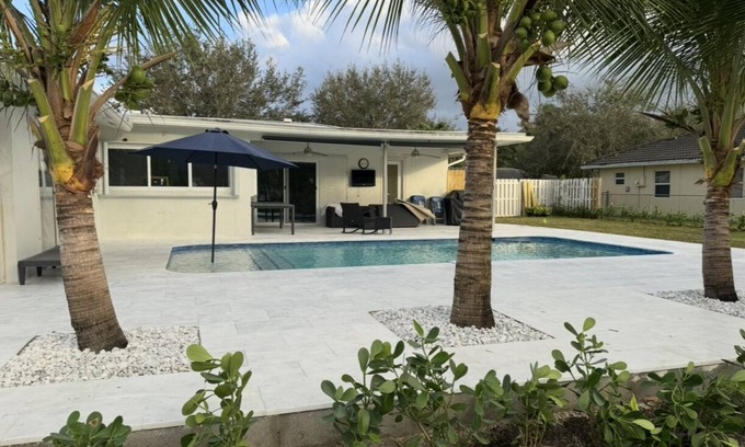City Center House | 3 bedroom 2 bath Pool Home in Quiet Neighborhood