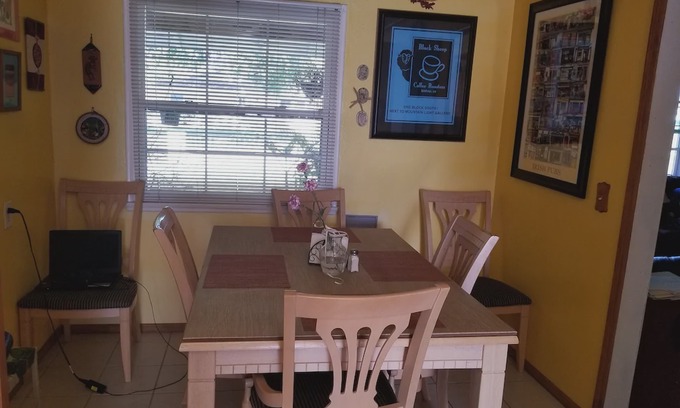 Hermosa Village House | 3 Bedroom 2 Bath Walk To Disney House