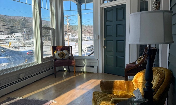 Alton House | 3 bedroom , 2 bath with views of the Lake