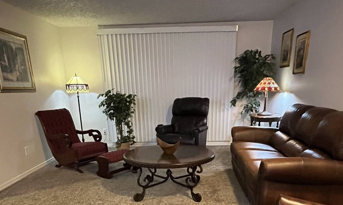 Vancouver House | 3 bedroom 2 bathroom furnished and fenced house family and pet friendly