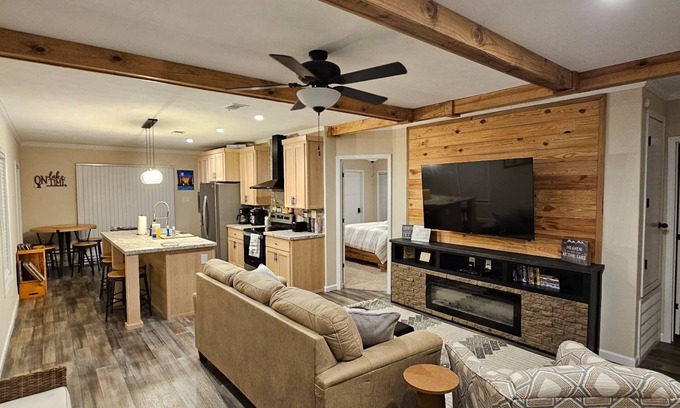 Seneca House | 3 Bedroom/2 Full Bath House in Seneca, SC. 4 miles from Clemson Campus!