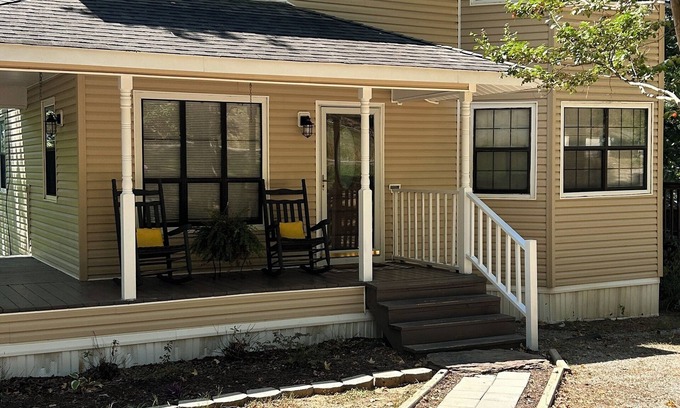 Cullman House | 3 bedroom/3 bathroom house in charming Cullman minutes to lake, town, interstate