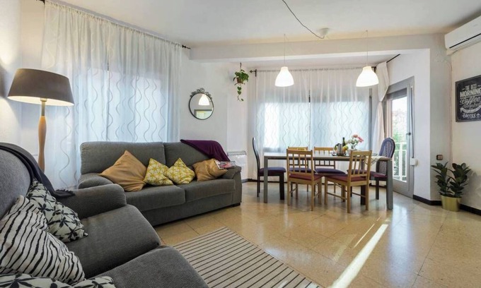 Sant Adria de Besos Apartment | 3 bedroom apartment, 15 minutes from BCN city center, 8 min. walk from the beach