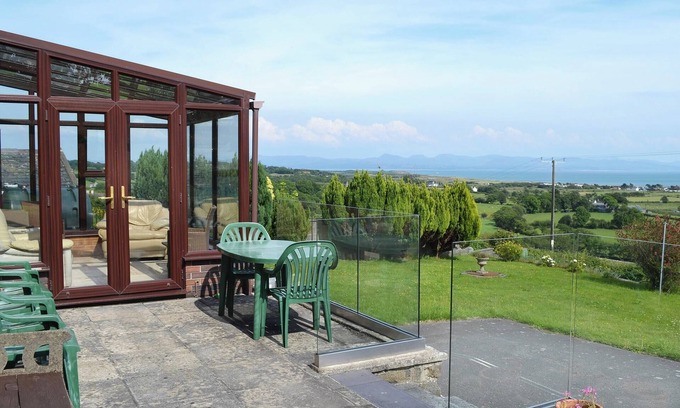 Rhyd-y-clafdy Cottage | 3 bedroom accommodation in Abererch, near Pwllheli
