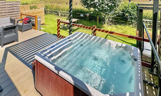 Raywell Ski Chalet | 3 bedroom accommodation in Raywell, Beverley