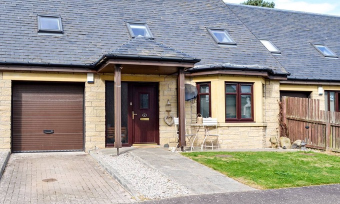 Murthill Cottage | 3 bedroom accommodation in Broughty Ferry, Monikie