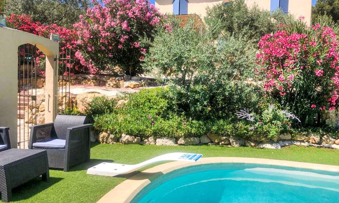 Rognac House | 3 bedroom accommodation in Rognac