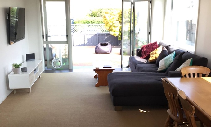 Dunedin House | 3 bedroom -all day sun overlooking Tomahawk beach