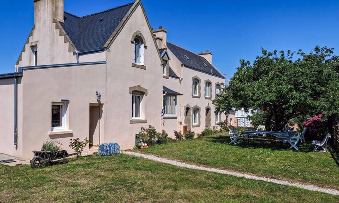Poulgoazec House | 3 bedroom amazing home in Plouhinec