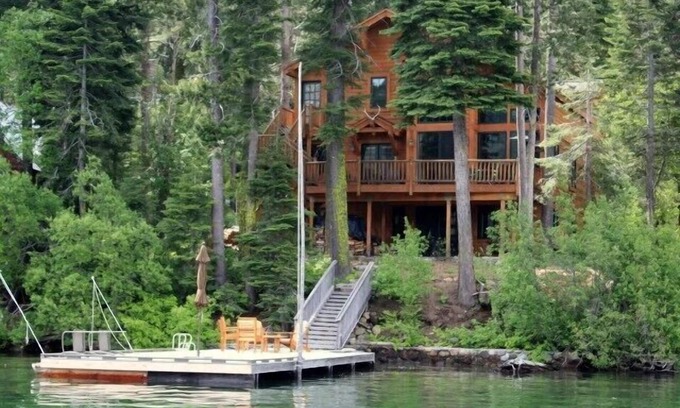 Truckee House | 3 bedroom and Loft, 3.5 bath, sleeps 6. Lakefront with Private Dock DLR#078