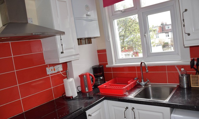 Walpole Apartment | 3 Bedroom apartment, 2 Bathrooms, 10 min. tube, 20 min. City centre