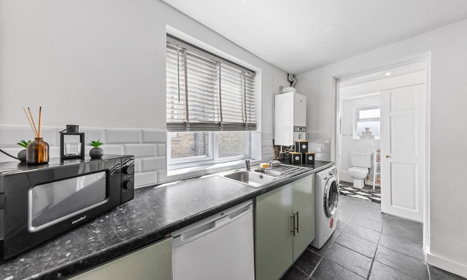 Rochester East Ward Apartment | 3-bedroom apartment in Amherst