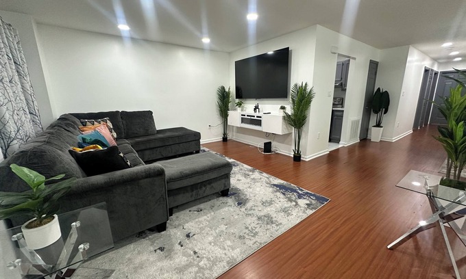 Weequahic Apartment | 3-bedroom apartment in delightful Newark with AC, WiFi