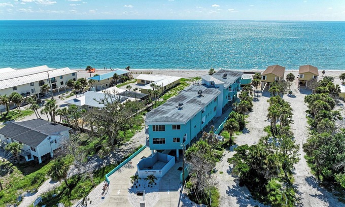 Englewood Condo | 3 Bedroom- Beachfront Condo with Beautiful Views of the Gulf