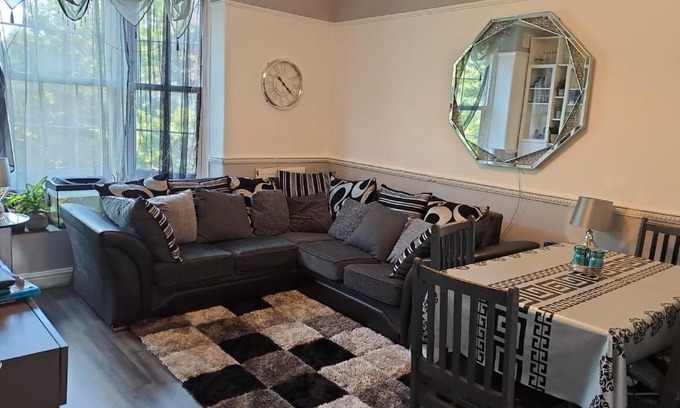 Coldharbour Apartment | 3 bedroom Brixton Apartment